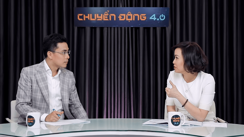 Chị Tiêu Yến Trinh (phải) và Host Quốc Khánh